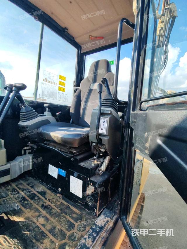 駕駛室整體（整機(jī)外觀）