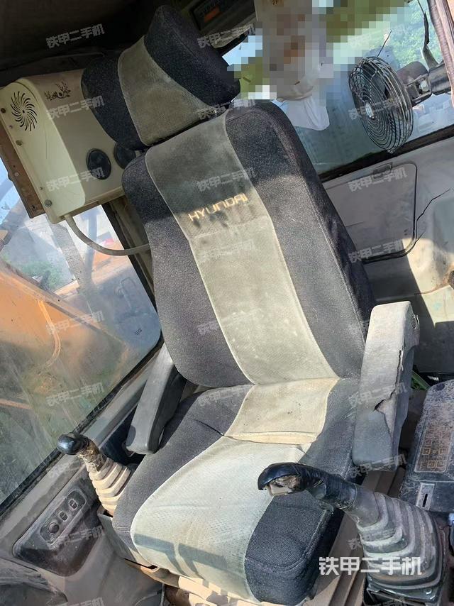 驾驶室整体（整机外观）