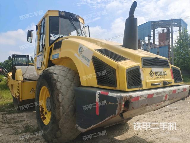 左后45°（压路机整机外观）