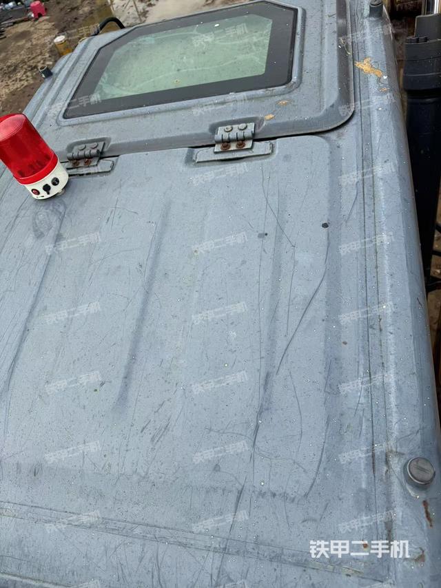 驾驶室顶部（整机外观）