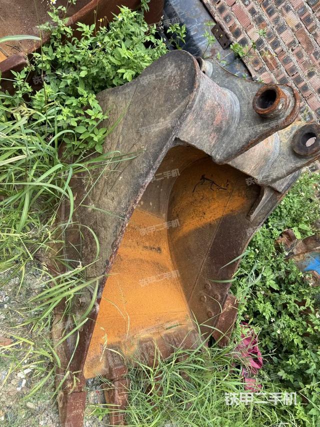 大臂油缸整體?豎拍（工作和回轉(zhuǎn)裝置）