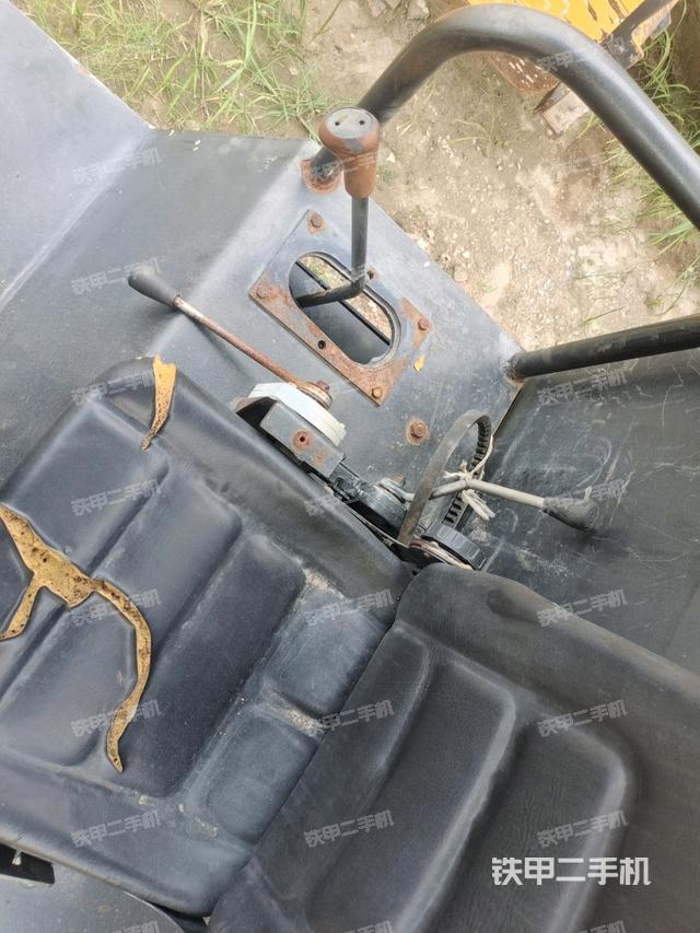 仪表盘全景（压路机驾驶室）