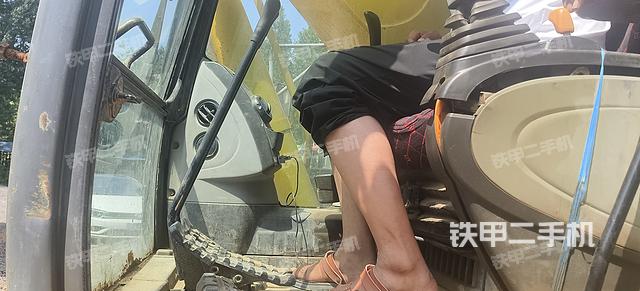 駕駛室整體(整機(jī)外觀) 駕駛室整體(整機(jī)外觀)