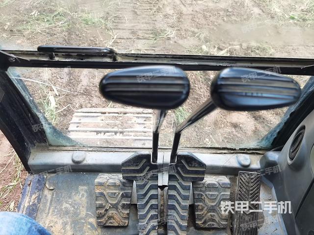 座椅左侧控制台/音响/含左手柄（驾驶室部分）