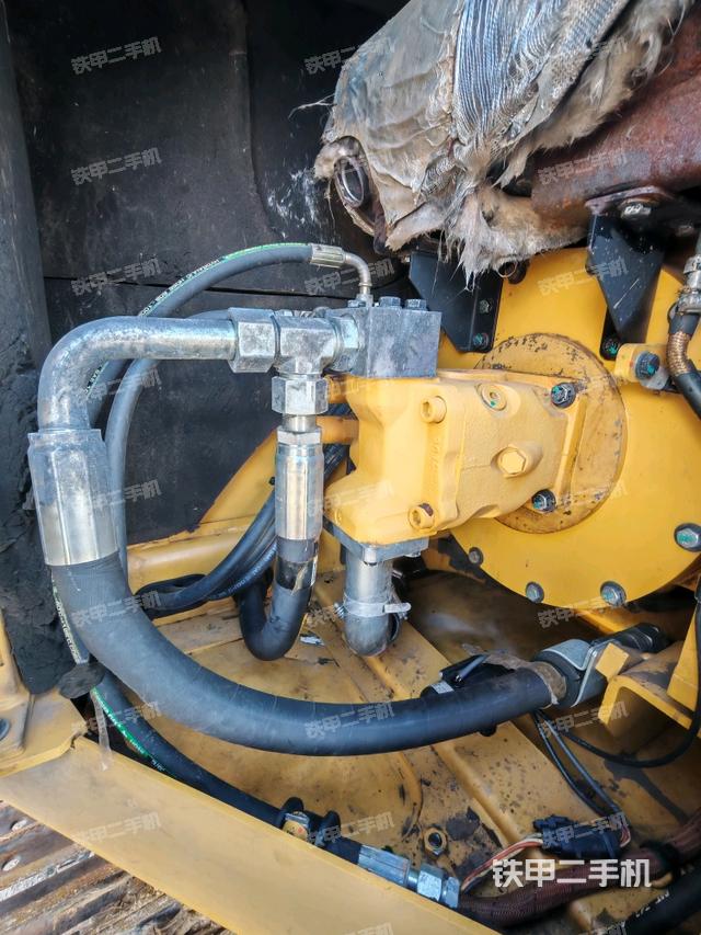 液壓泵艙室正面整體(整機(jī)外觀) 液壓泵艙室正面整體(整機(jī)外觀)