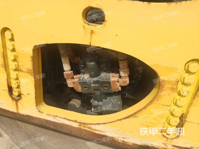 前车架正右侧（压路机前后车架）