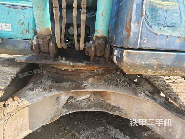 轉(zhuǎn)盤和下車架正前（工作和回轉(zhuǎn)裝置）