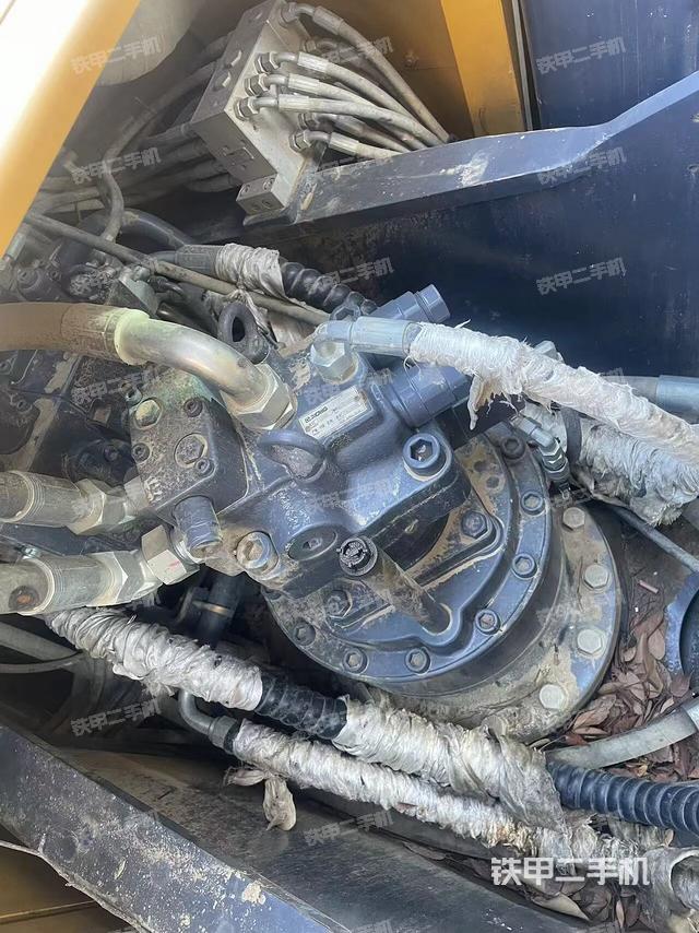 回轉(zhuǎn)馬達(dá)和主控閥（整機(jī)外觀）