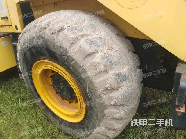 正后侧（压路机前后车架）