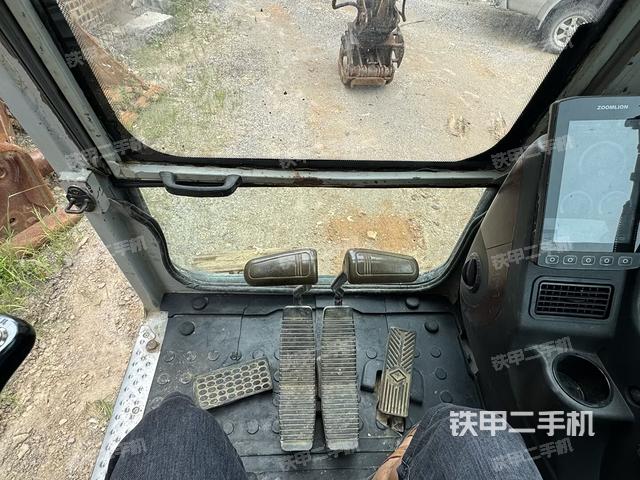 左后方玻璃角標（駕駛室部分）