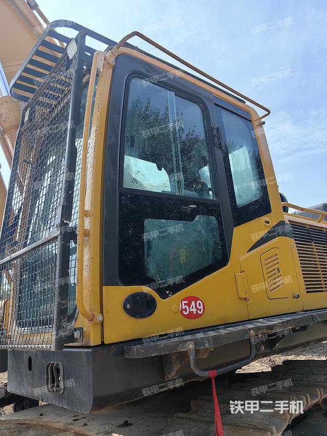 駕駛室整體(整機外觀) 駕駛室整體(整機外觀)