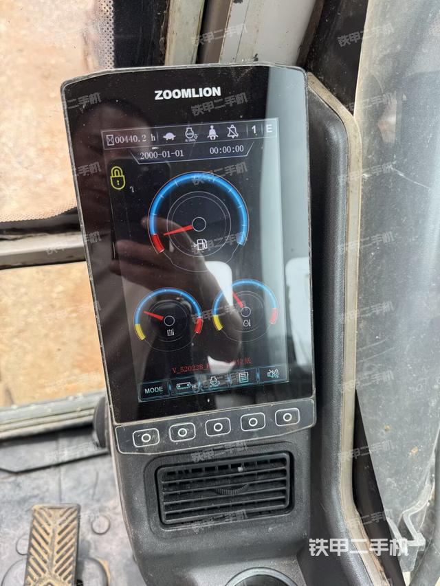 后窗玻璃角標（駕駛室部分）