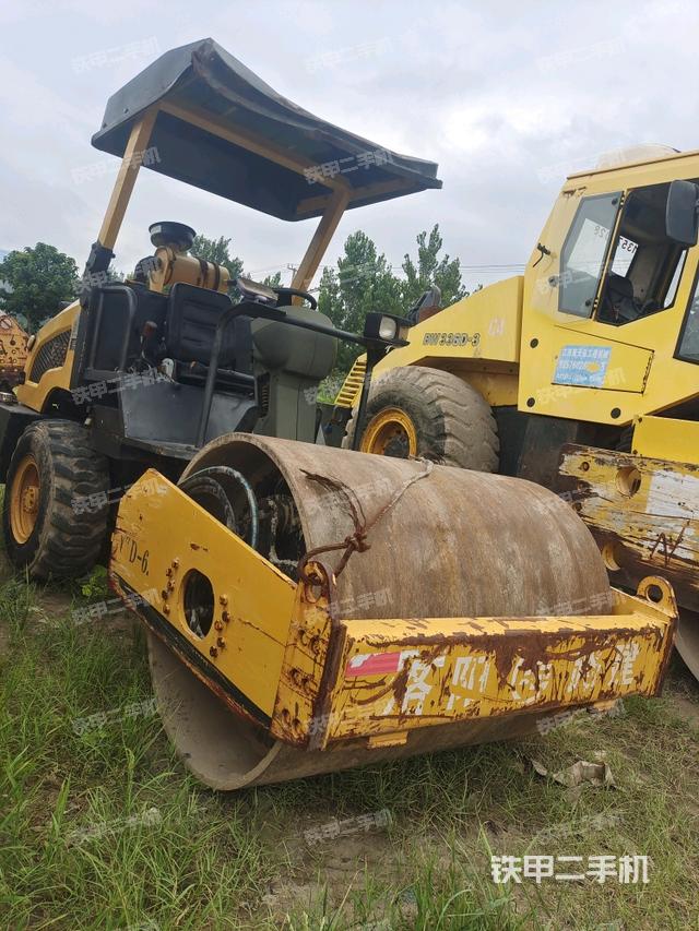 右前45°（压路机整机外观）