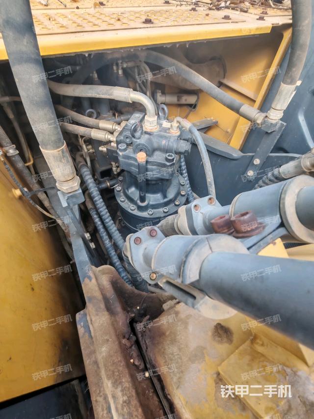 回转马达和主控阀（整机外观）