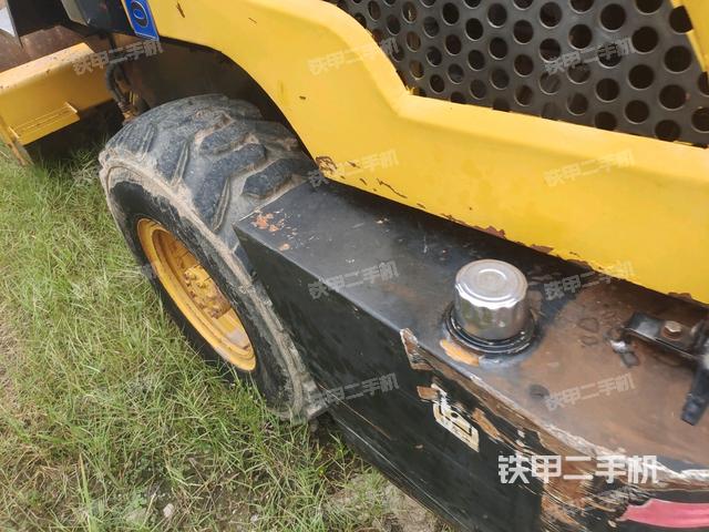 前轮左侧减震块连接及部件（压路机前后车架）