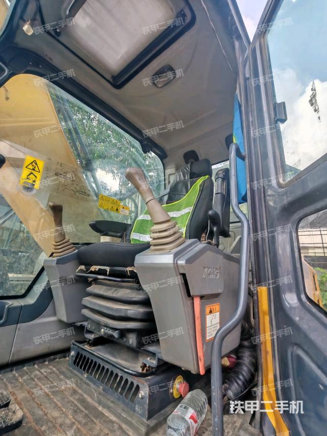 驾驶室整体（整机外观）