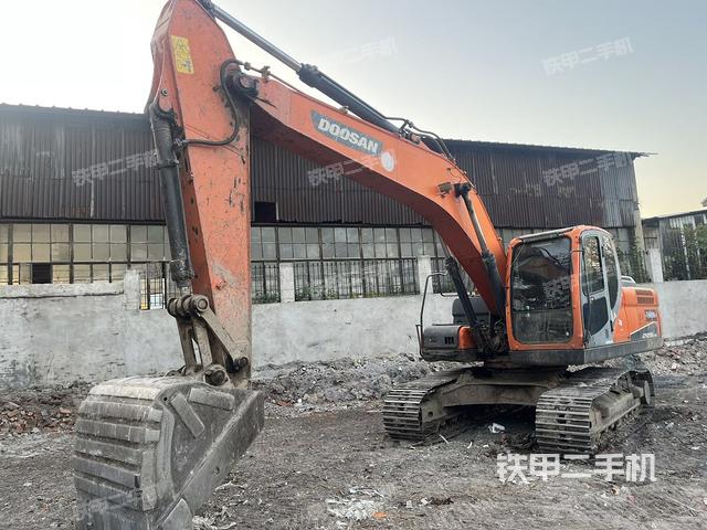 斗山DX215-9C挖掘机