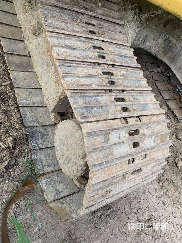 單側(cè)履帶整體(整機外觀) 單側(cè)履帶整體(整機外觀)