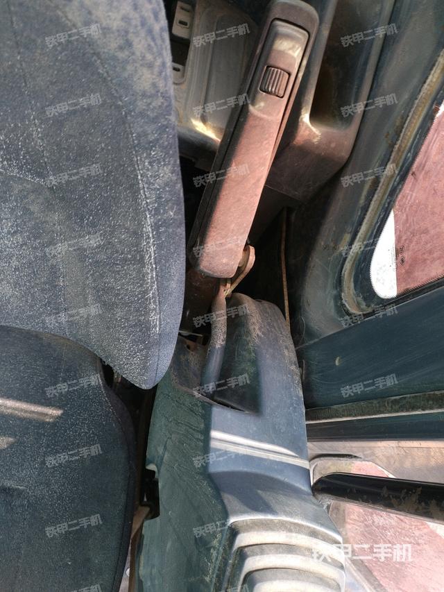 座椅左侧控制台/音响/含左手柄（驾驶室部分）