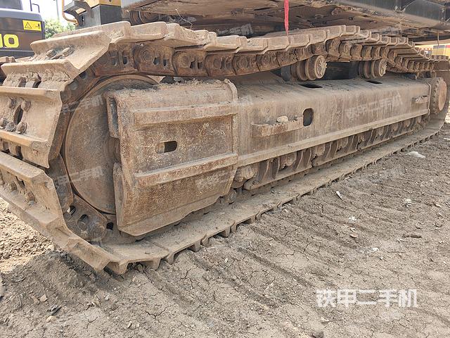 單側(cè)履帶整體(整機外觀) 單側(cè)履帶整體(整機外觀)