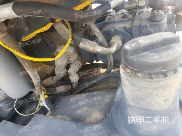 发动机左侧全景（压路机发动机舱）