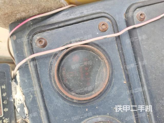 操作台全景（压路机驾驶室）