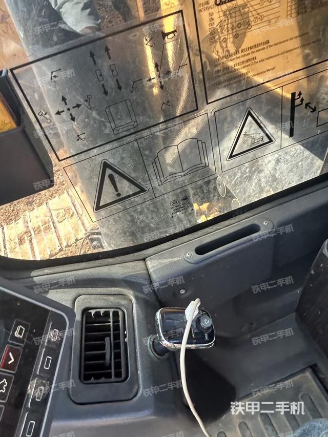 座椅右側(cè)控制臺/鑰匙門/油門/含右手柄（駕駛室部分）