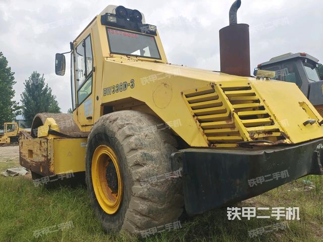 左后45°（压路机整机外观）