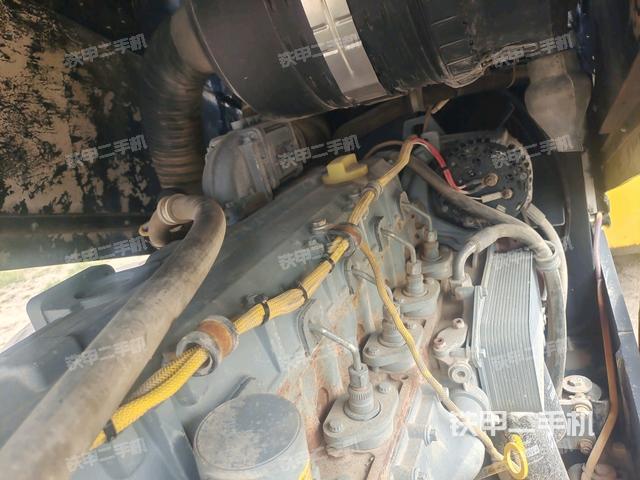 发动机舱液压泵全景（压路机发动机舱）