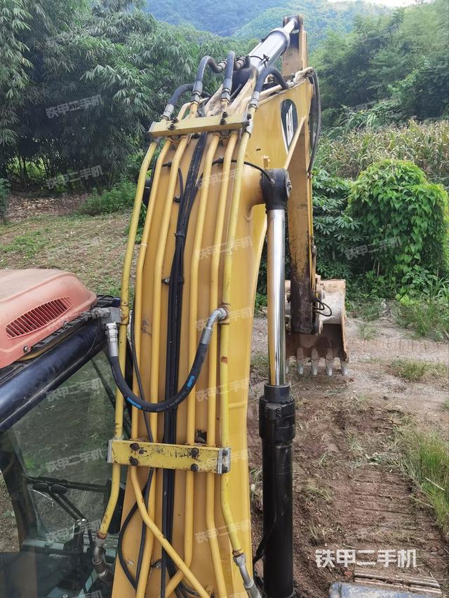 转盘和下车架正前（工作和回转装置）