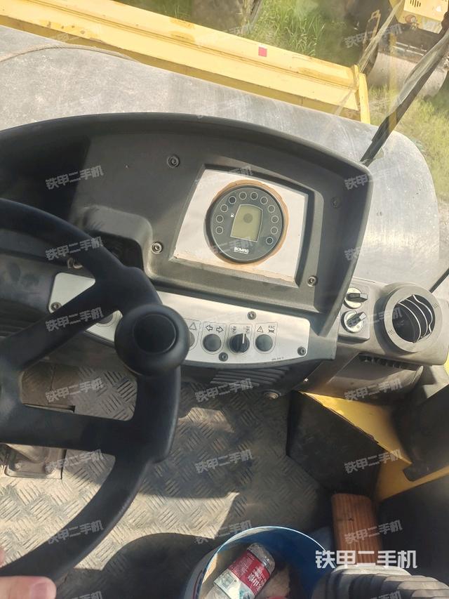 驾驶室外顶全景（压路机驾驶室）