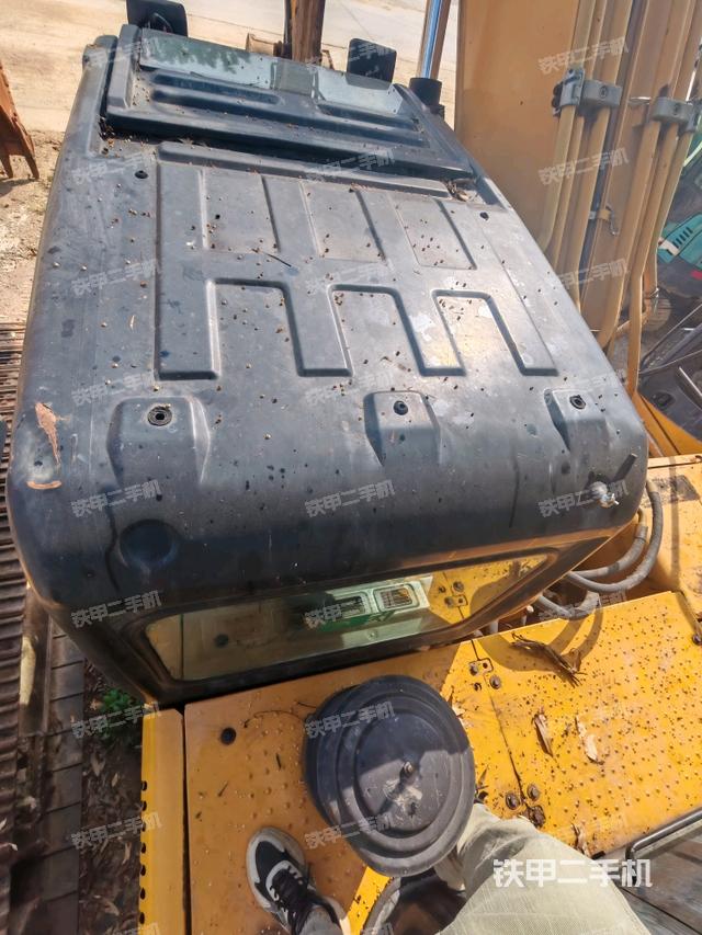 驾驶室顶部（整机外观）