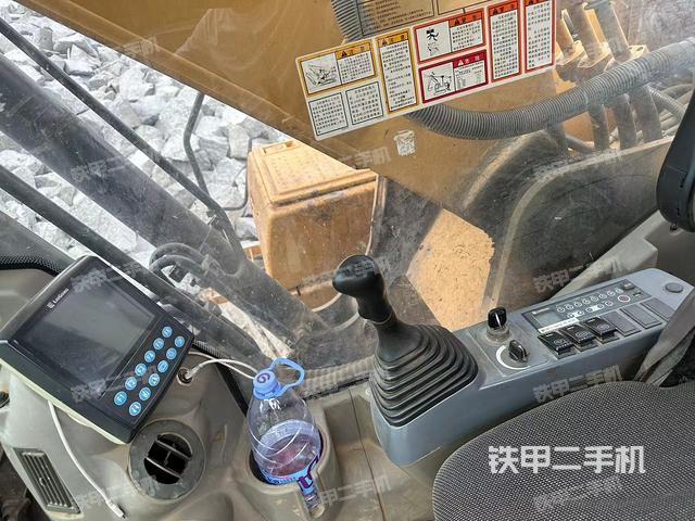 座椅左側控制臺/音響/含左手柄(駕駛室部分) 座椅左側控制臺/音響/含左手柄(駕駛室部分)