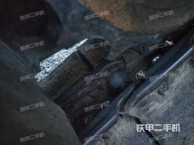 單側(cè)履帶整體(整機外觀) 單側(cè)履帶整體(整機外觀)