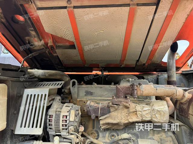 發(fā)動(dòng)機(jī)室（上車(chē)部件）