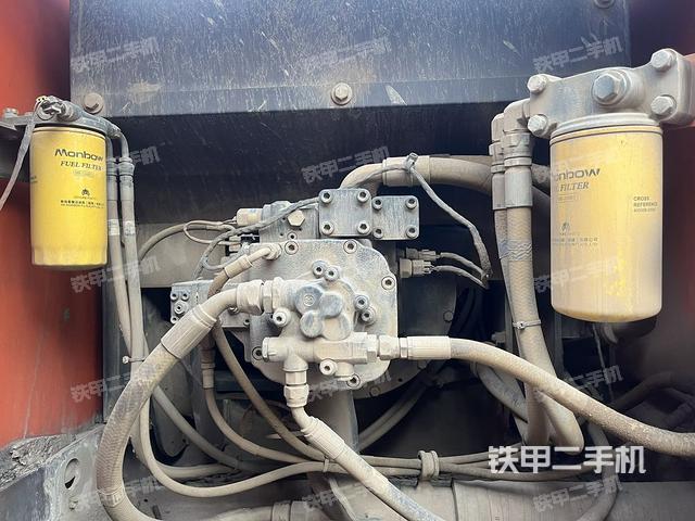 液壓泵艙室正面整體（整機(jī)外觀）