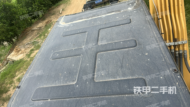 駕駛室頂部(整機外觀) 駕駛室頂部(整機外觀)