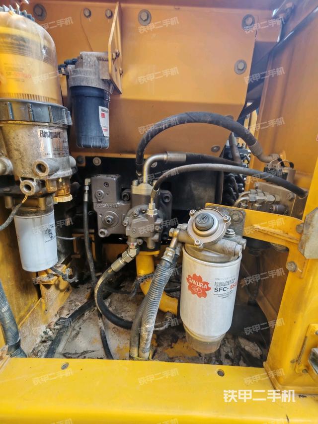 液壓泵艙室正面整體（整機(jī)外觀）