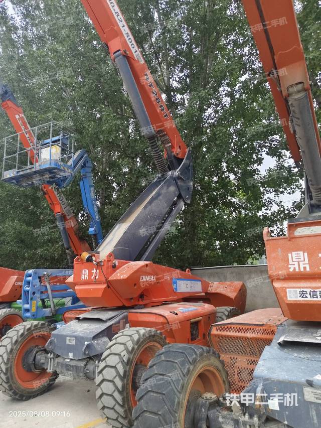鼎力BT28RT高空作业机械