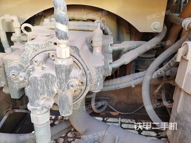 液壓泵艙室正面整體(整機外觀) 液壓泵艙室正面整體(整機外觀)