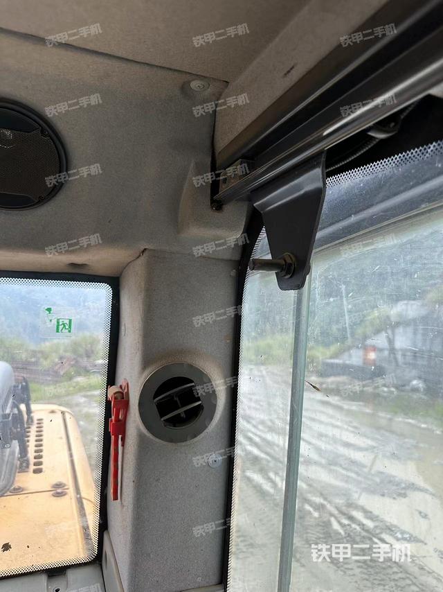 后窗玻璃角標(駕駛室部分) 后窗玻璃角標(駕駛室部分)