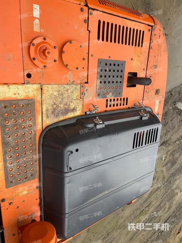 驾驶室顶部（整机外观）