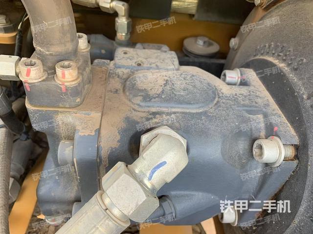 液壓泵艙室正面整體（整機(jī)外觀）