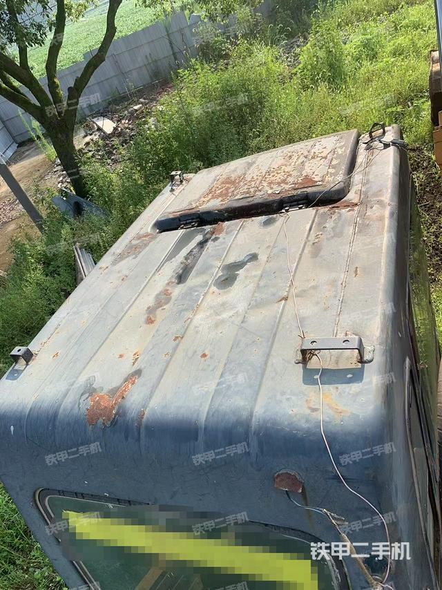 驾驶室顶部（整机外观）