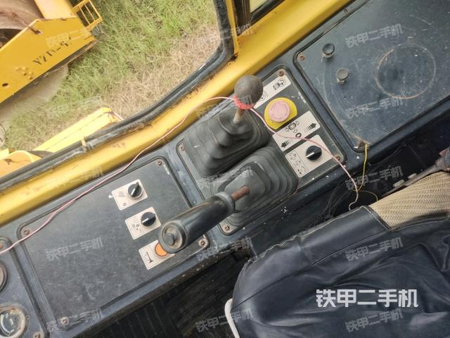 驾驶室侧向上照全景（压路机驾驶室）