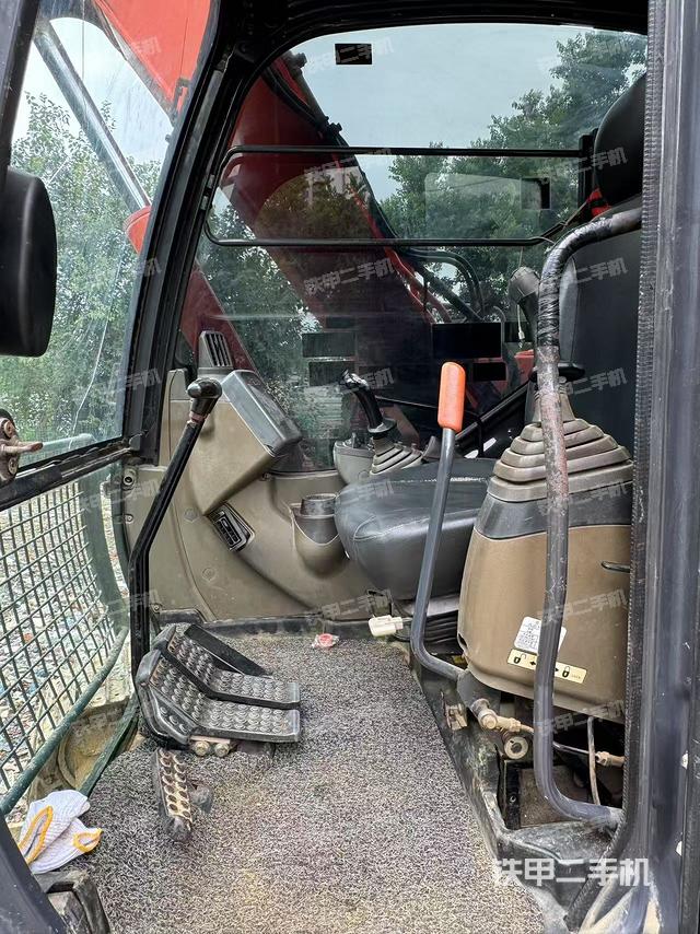 ?駕駛室正側(cè)（駕駛室部分）