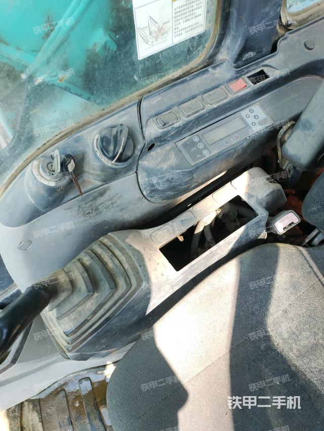 座椅右侧控制台/钥匙门/油门/含右手柄（驾驶室部分）