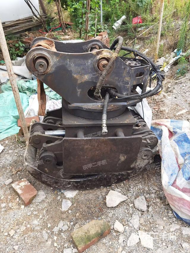 小臂整体右前（工作和回转装置）