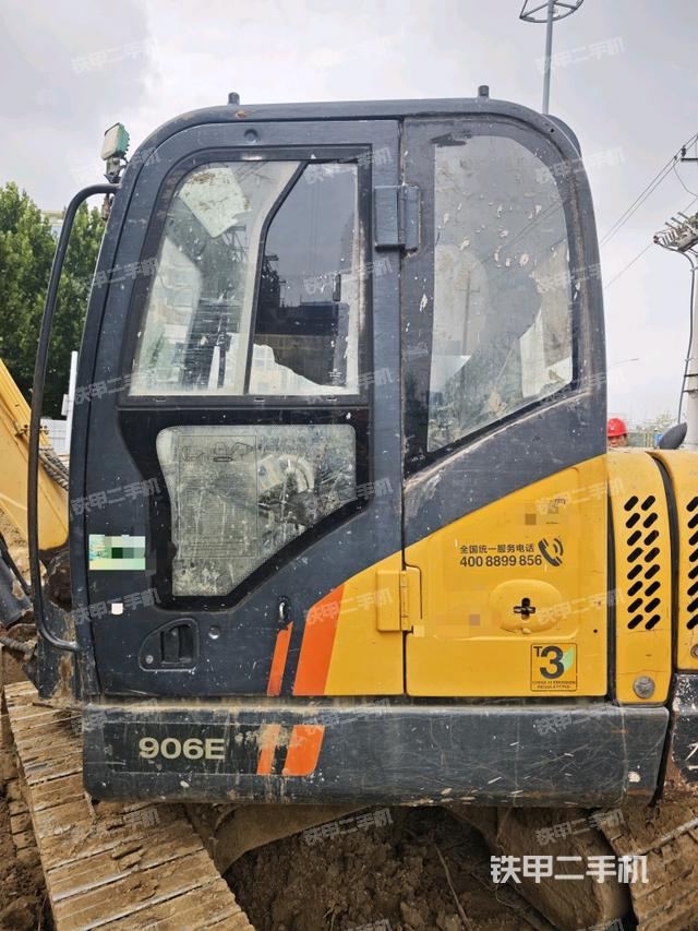 驾驶室顶部（整机外观）