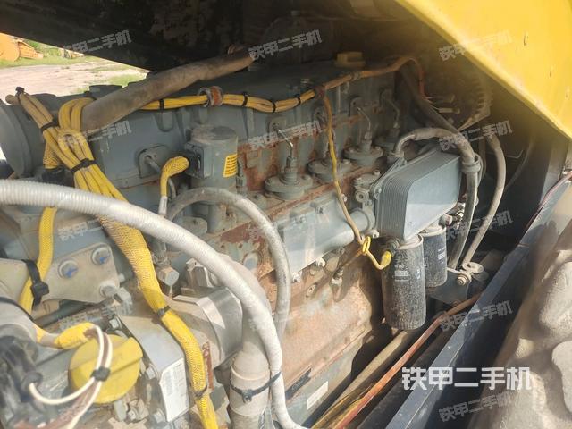 柴油泵全景（压路机发动机舱）